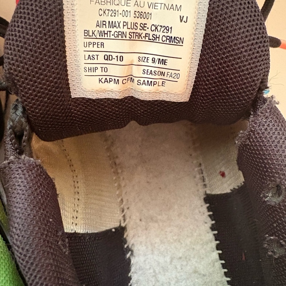 Nike Red and Green Sneakers with Iconic Design - Picture 13 of 16